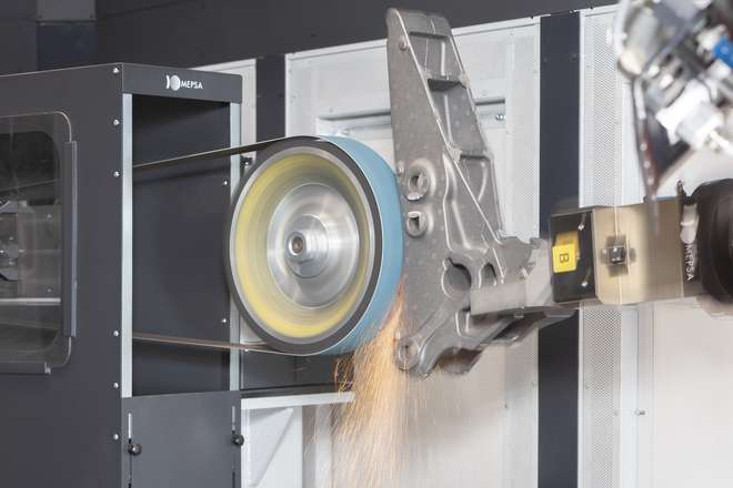 MEPSA robotic cell grinding a complex-geometry cast part