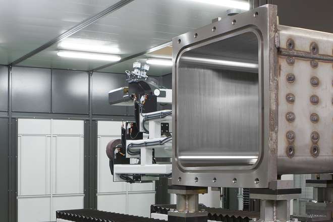 interior-maquina-cnc-lijado-autoclaves-mepsa.jpg