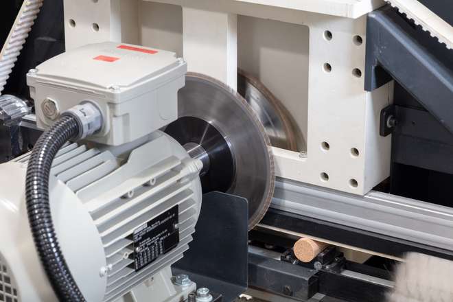 maquina-cnc-mepsa-con-disco_de-corte-para-tapones-corcho-alta-gama.jpg