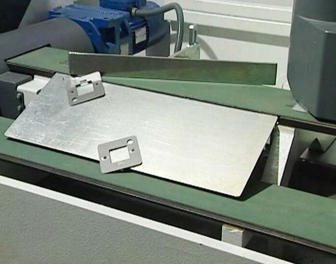 maquina-especial-mepsa-lijado-placas-enchufe.jpg